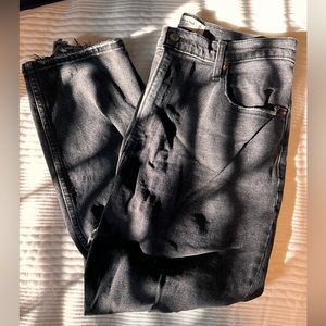 Abercrombie Ultra High Rise Ankle Straight Jean - Distressed Black - Short